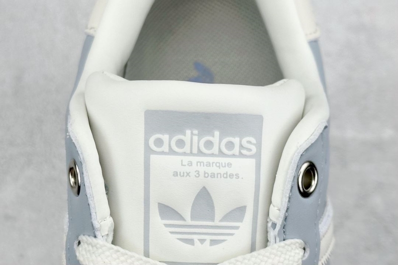 Adidas Sneakers